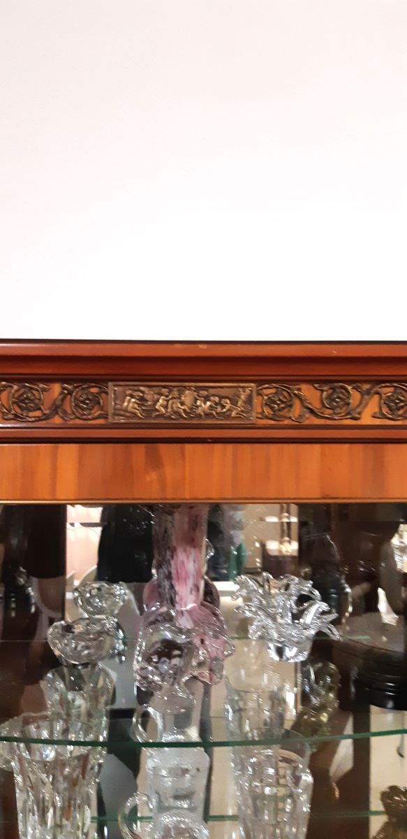 Showcase Louis XVI style, twentieth realization, signed cabinetmaking JP Ehalt of very good quality.