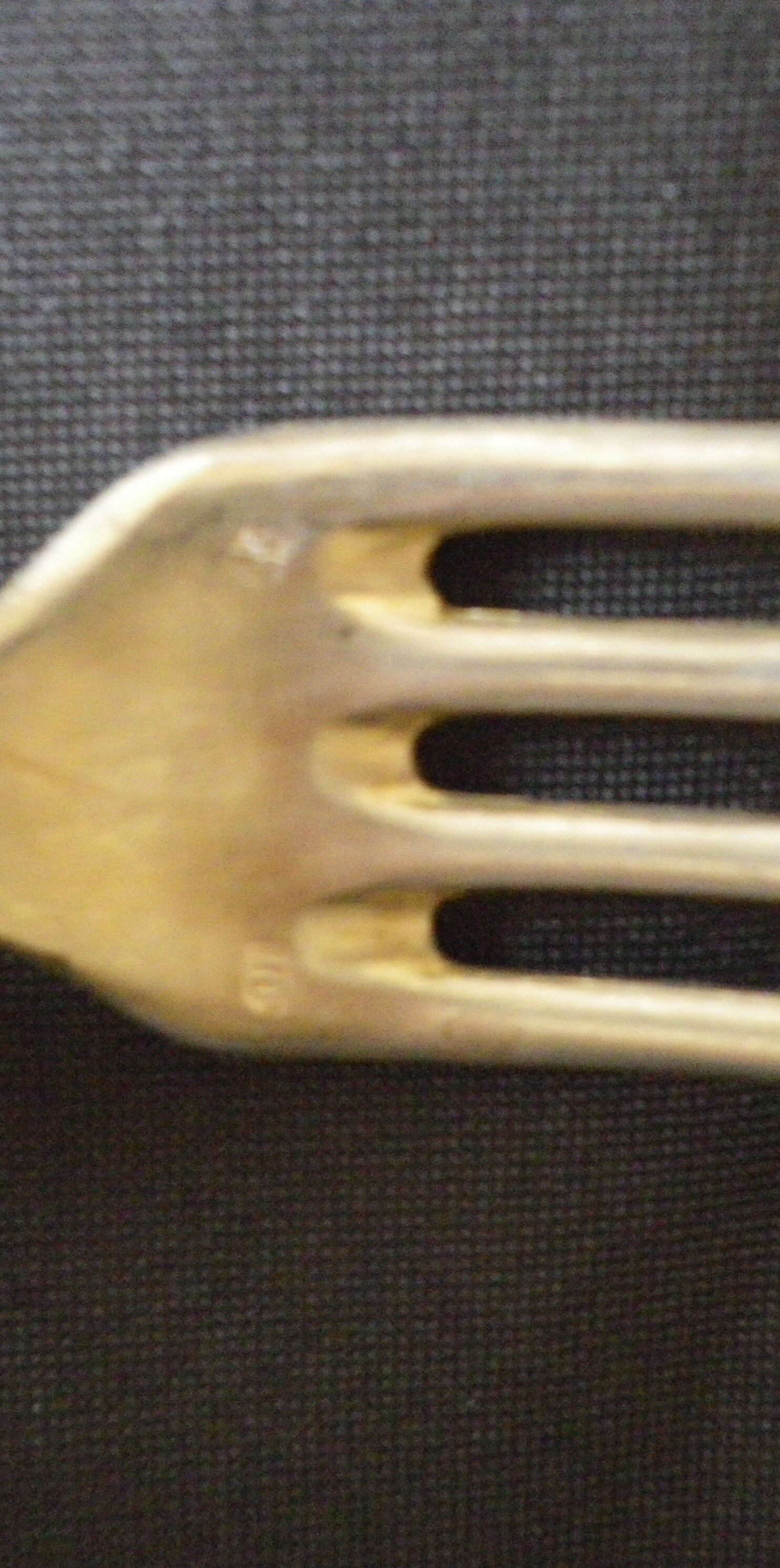 23 seats: 12 forks, 11 spoons, silver metal, 2 punches