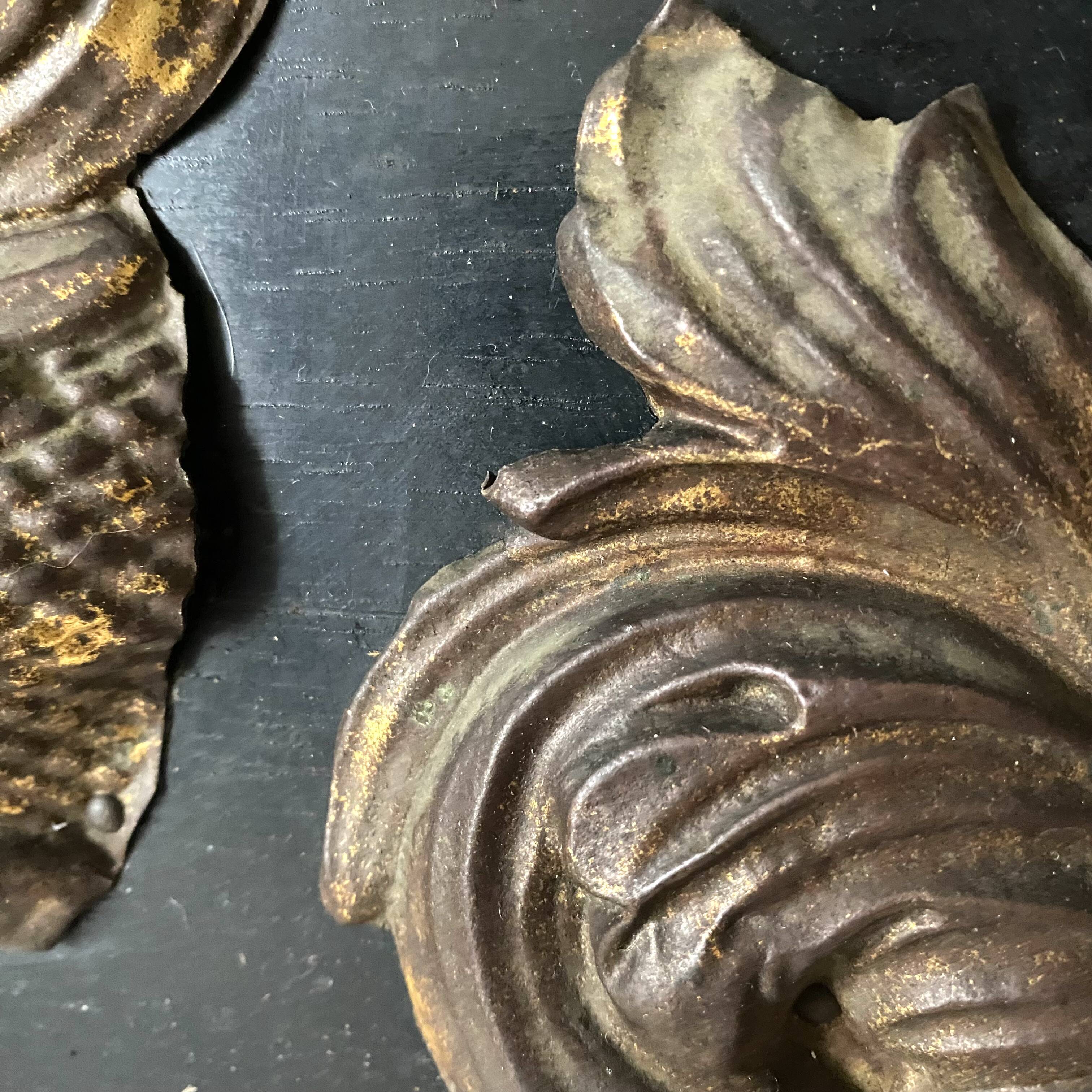 Pediment in blackened wood and 19th century embossed gilded metal foil