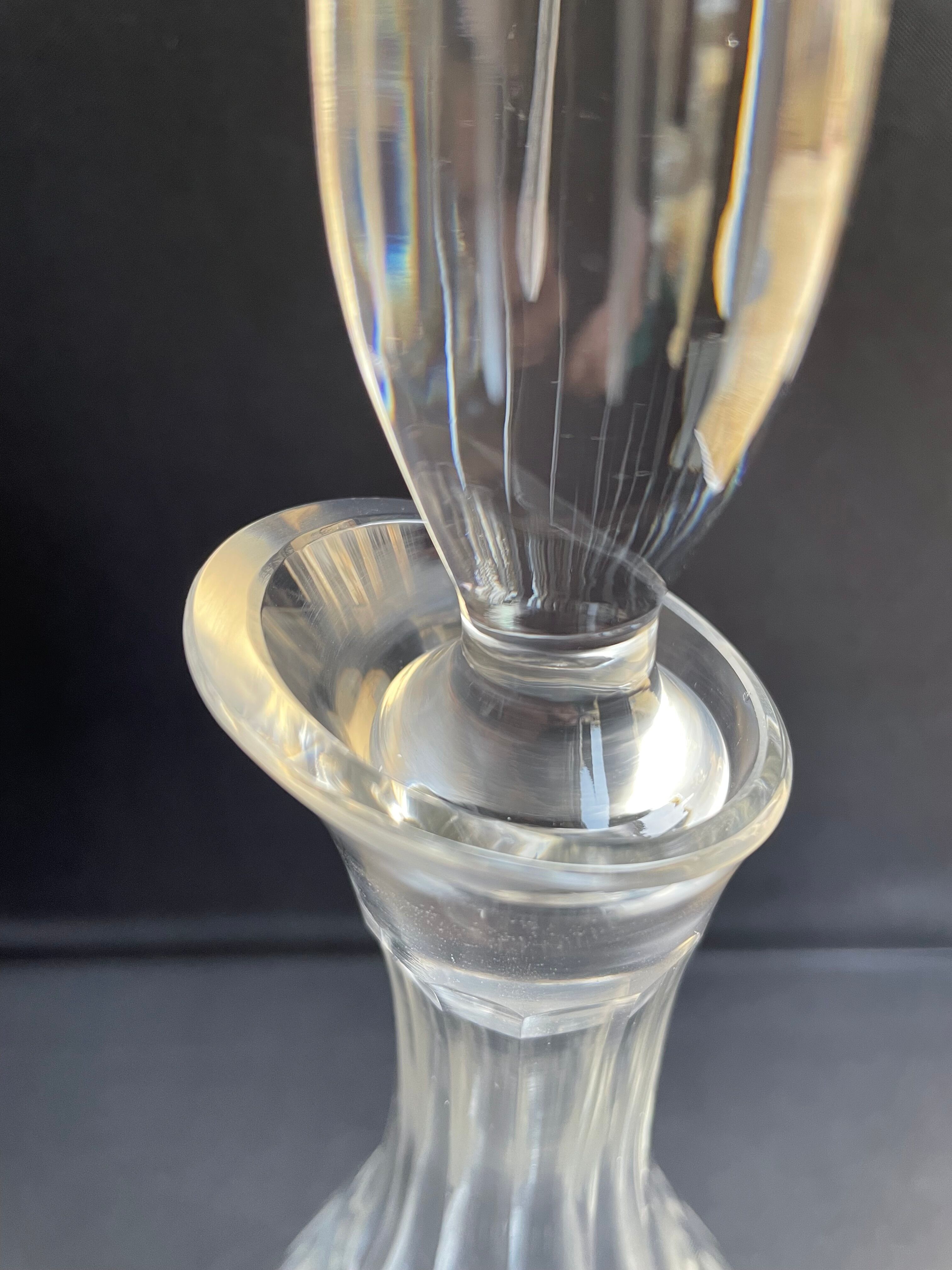 Carafe en cristal soufflé et taillé