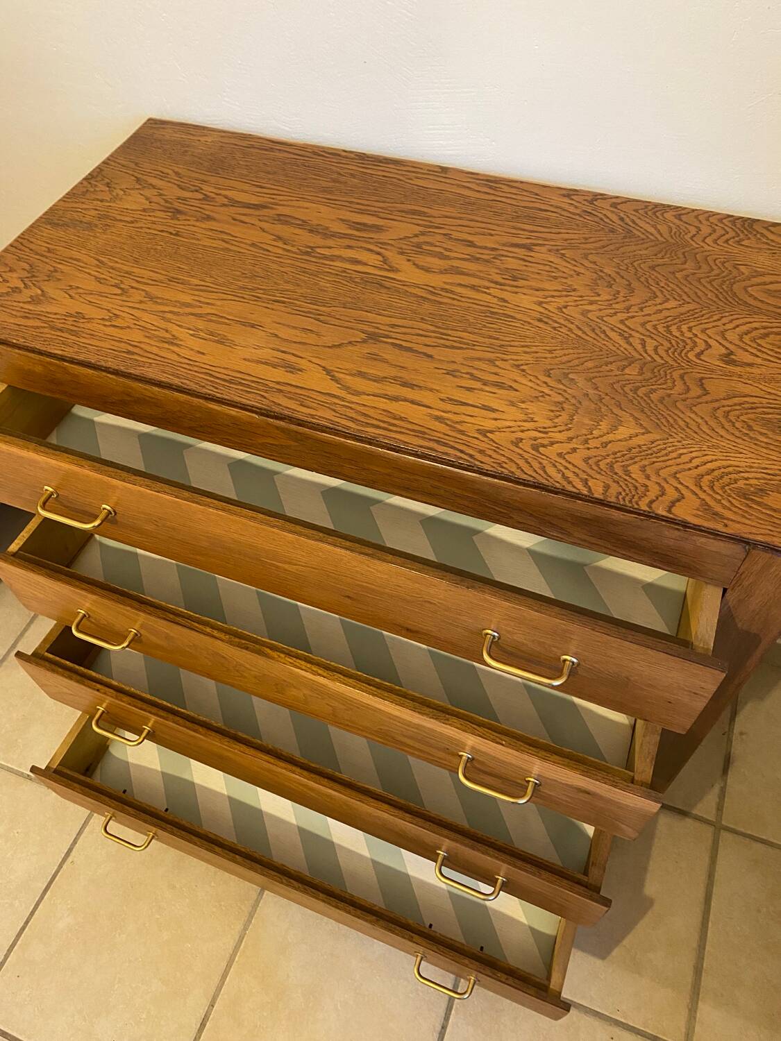 Vintage chest of drawers