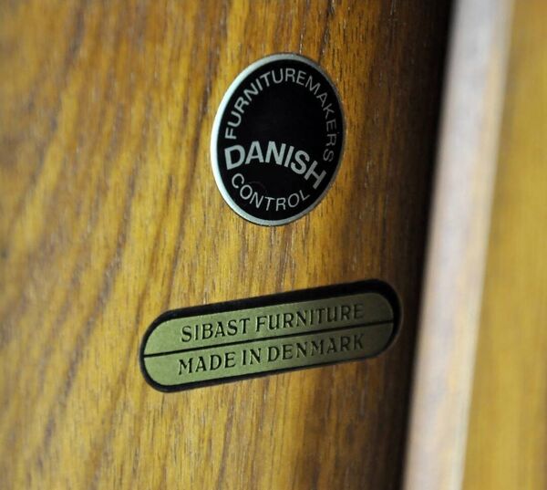 Enfilade danoise par Arne Vodder pour Sibast Danmark / Cabinet hifi music avec portes tambour en palissandre de Rio