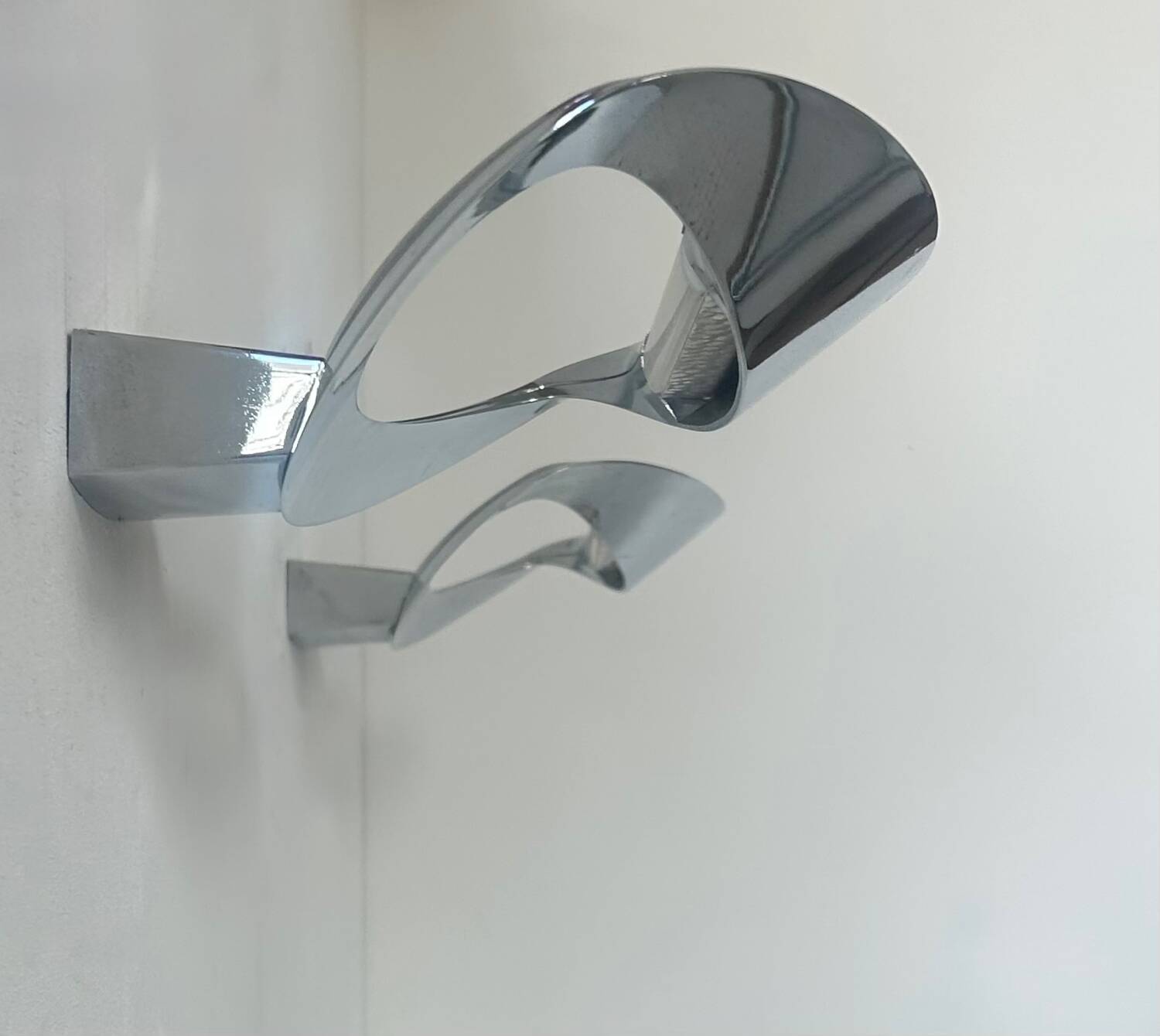 Pair of Mesmeri wall lamps for Artemide, Chrome-plated metal, Italy 1980