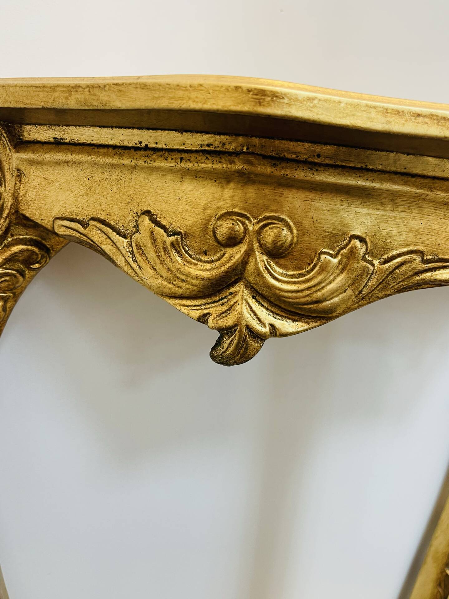 Golden console in Louis XV Rococo style made of resin.