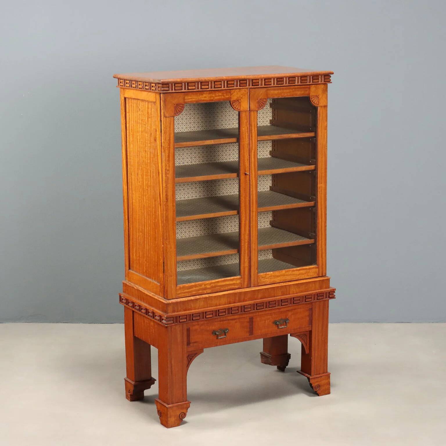 Vitrine ancienne style chinoiserie en citronnier, Royaume-Uni '800