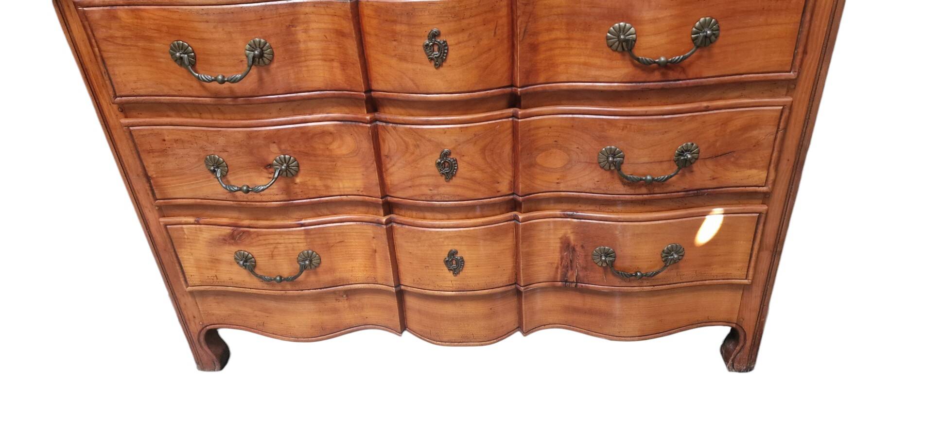 Crossbow chest of drawers with caramel patina