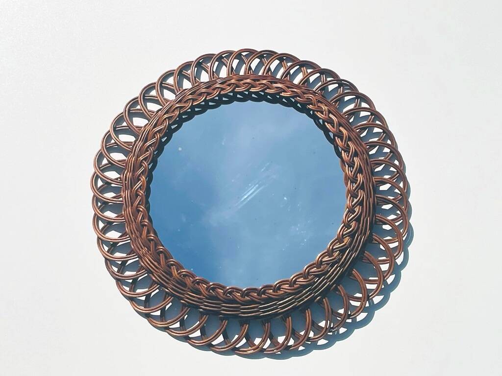 Round rattan mirror 49 cm. Vintage 70s.