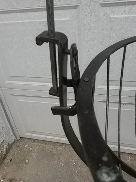 Former cradle in wrought iron