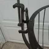 Former cradle in wrought iron