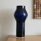 Imposing Midnight Blue Blown Glass Vase Design