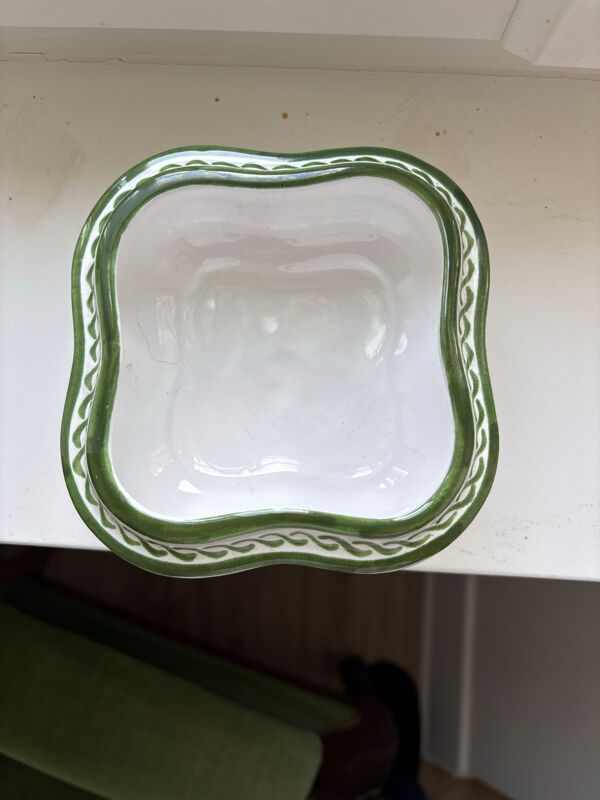 Pot avec couvercle