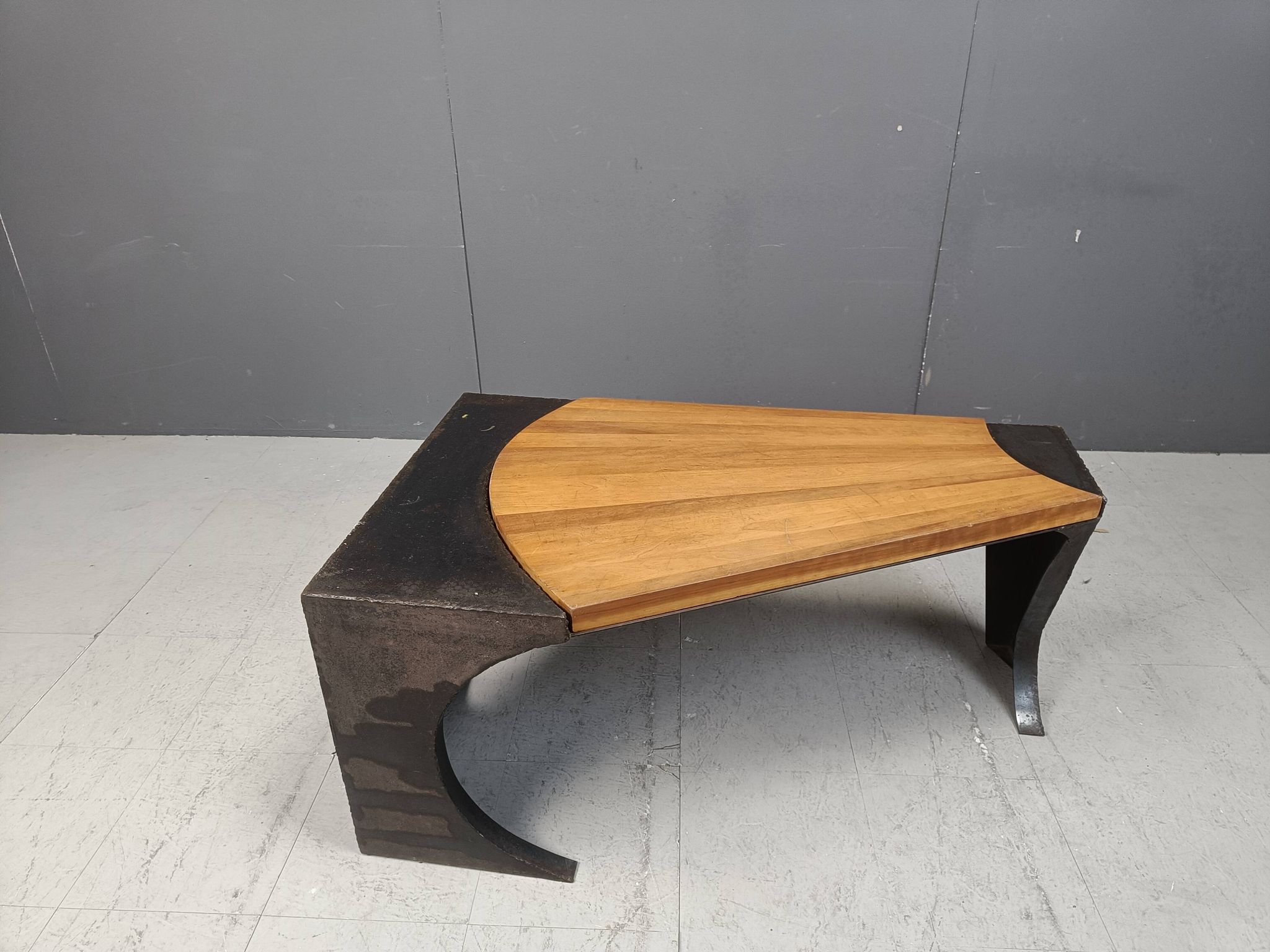 Table basse brutaliste, années 1970
