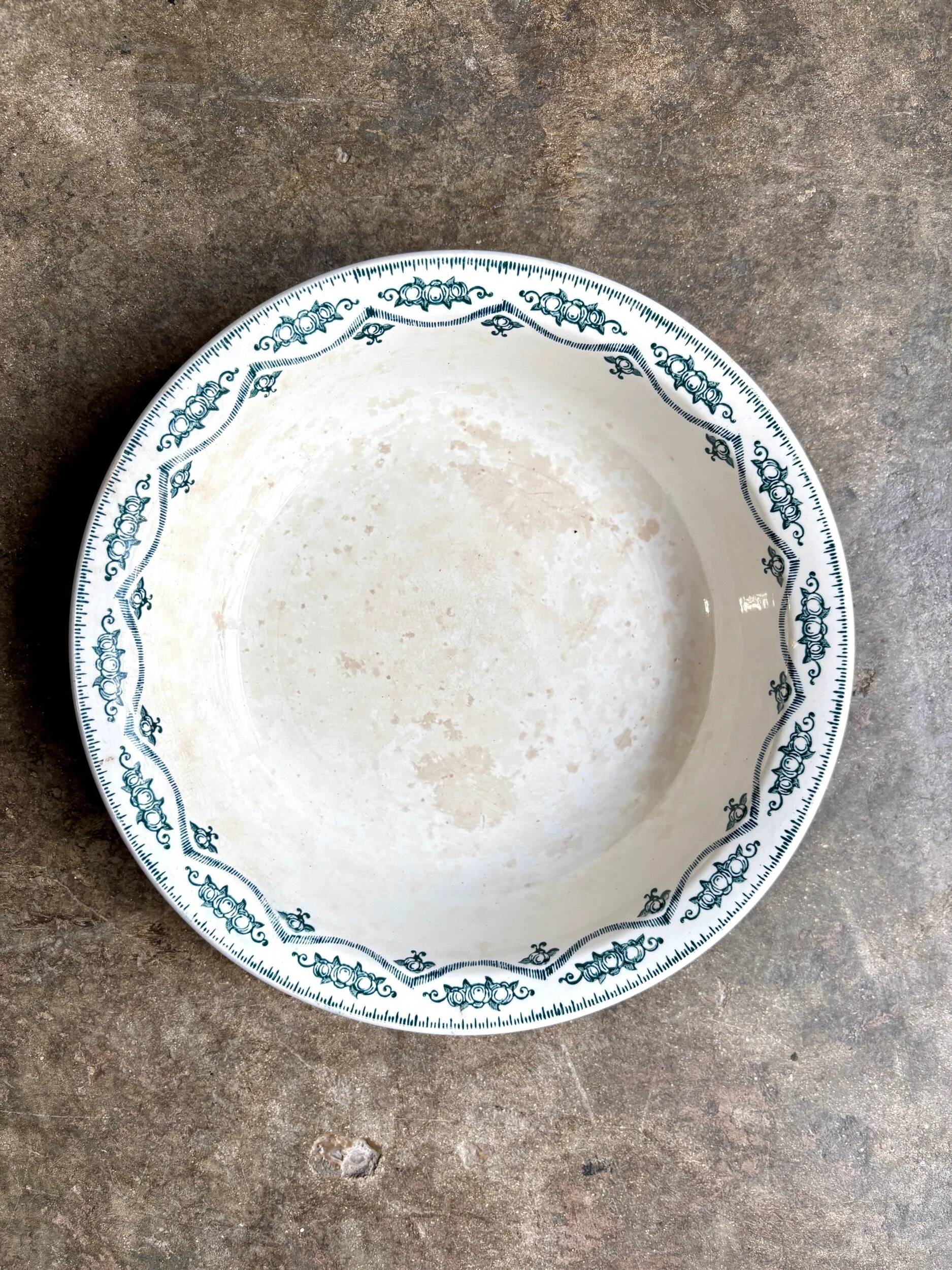 St Amand round hollow ironstone dish