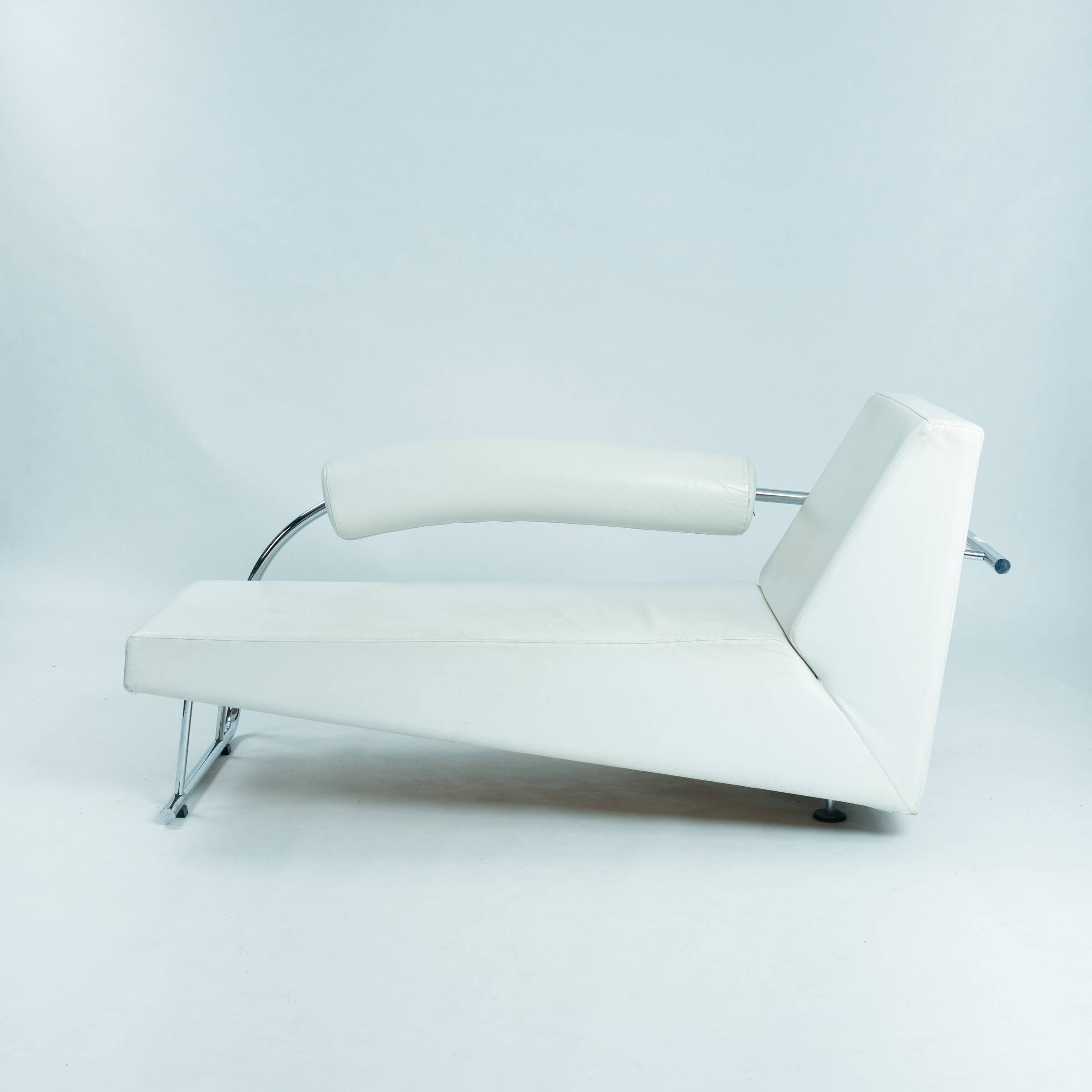 Dutch design Rob Eckhardt chaise longue white leather tubular steel, 1980s