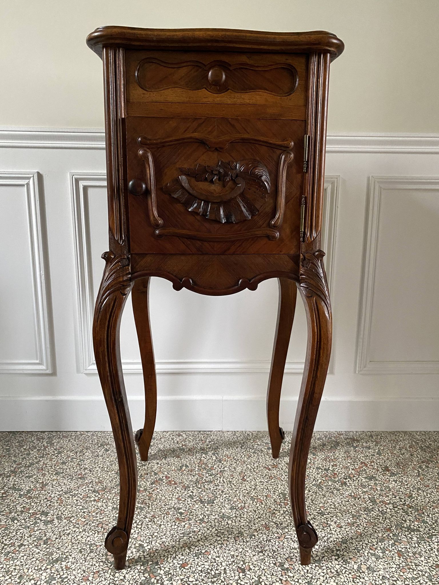 Bedside table / bedside table in veneered wood, molded and carved with foliage Louis XV style