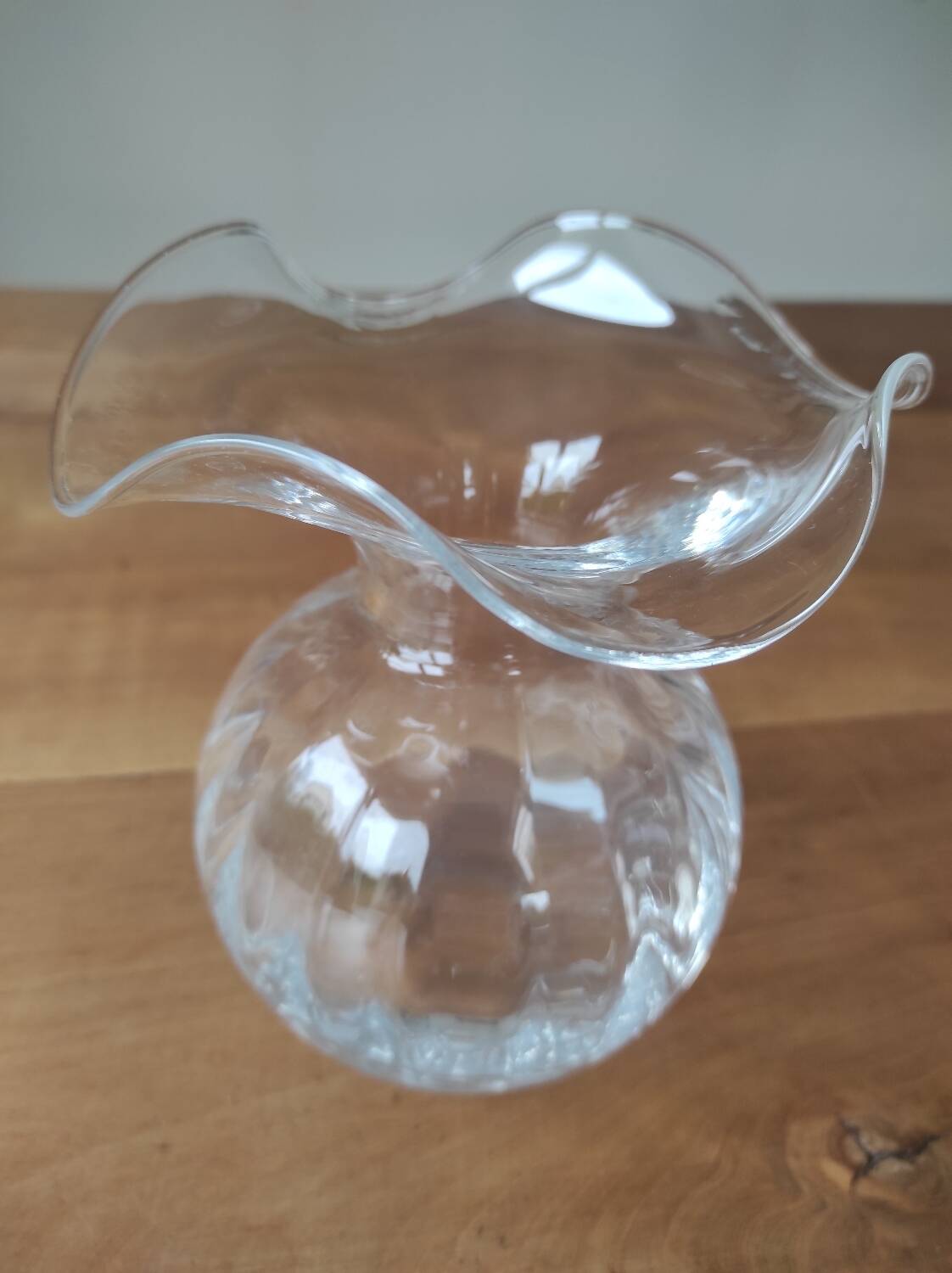 Glass ball vase with corolla