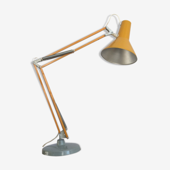 Articulated lamp on pedestal