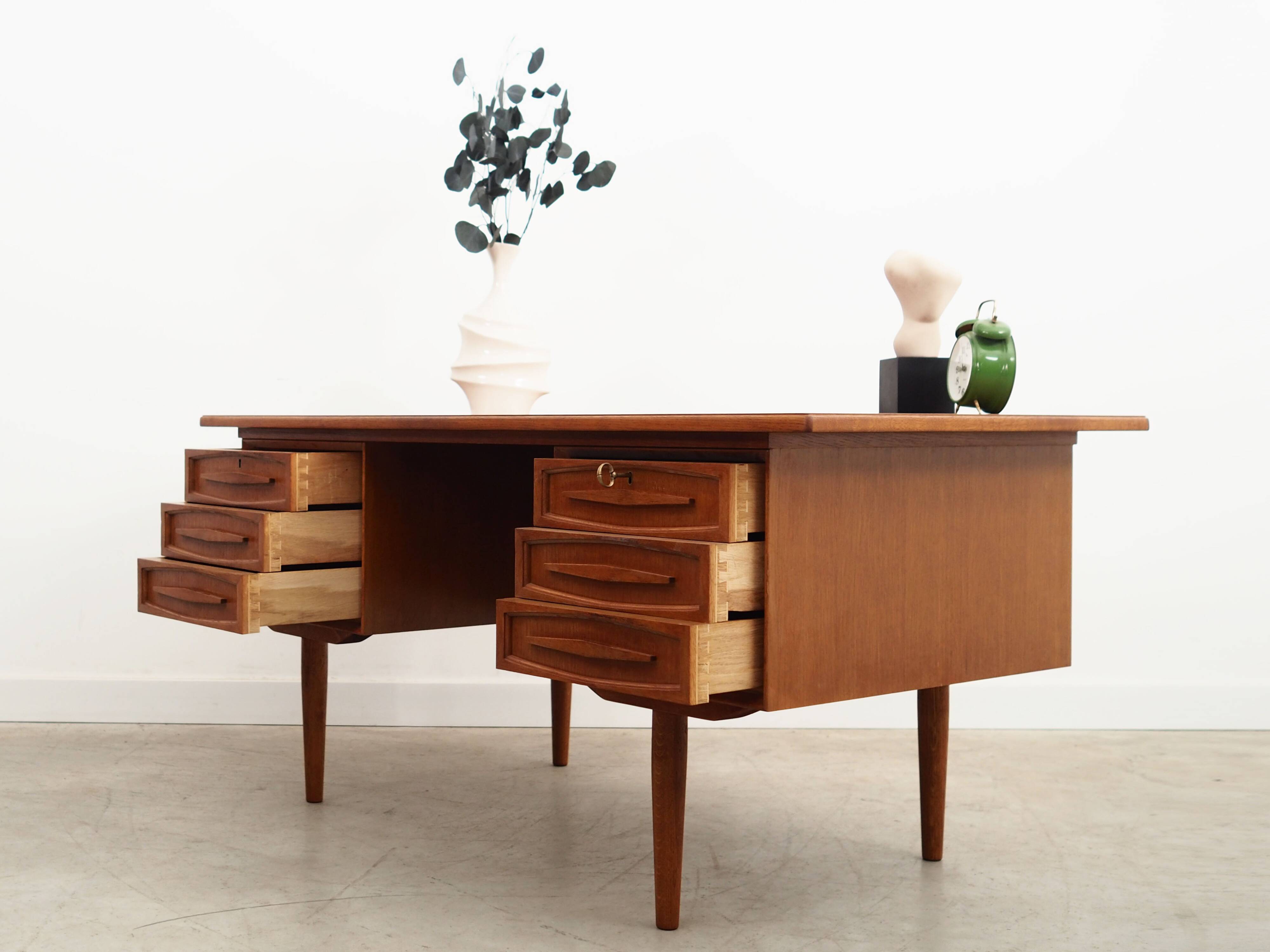 Oak desk, Danish design, 1960s, production: Denmark