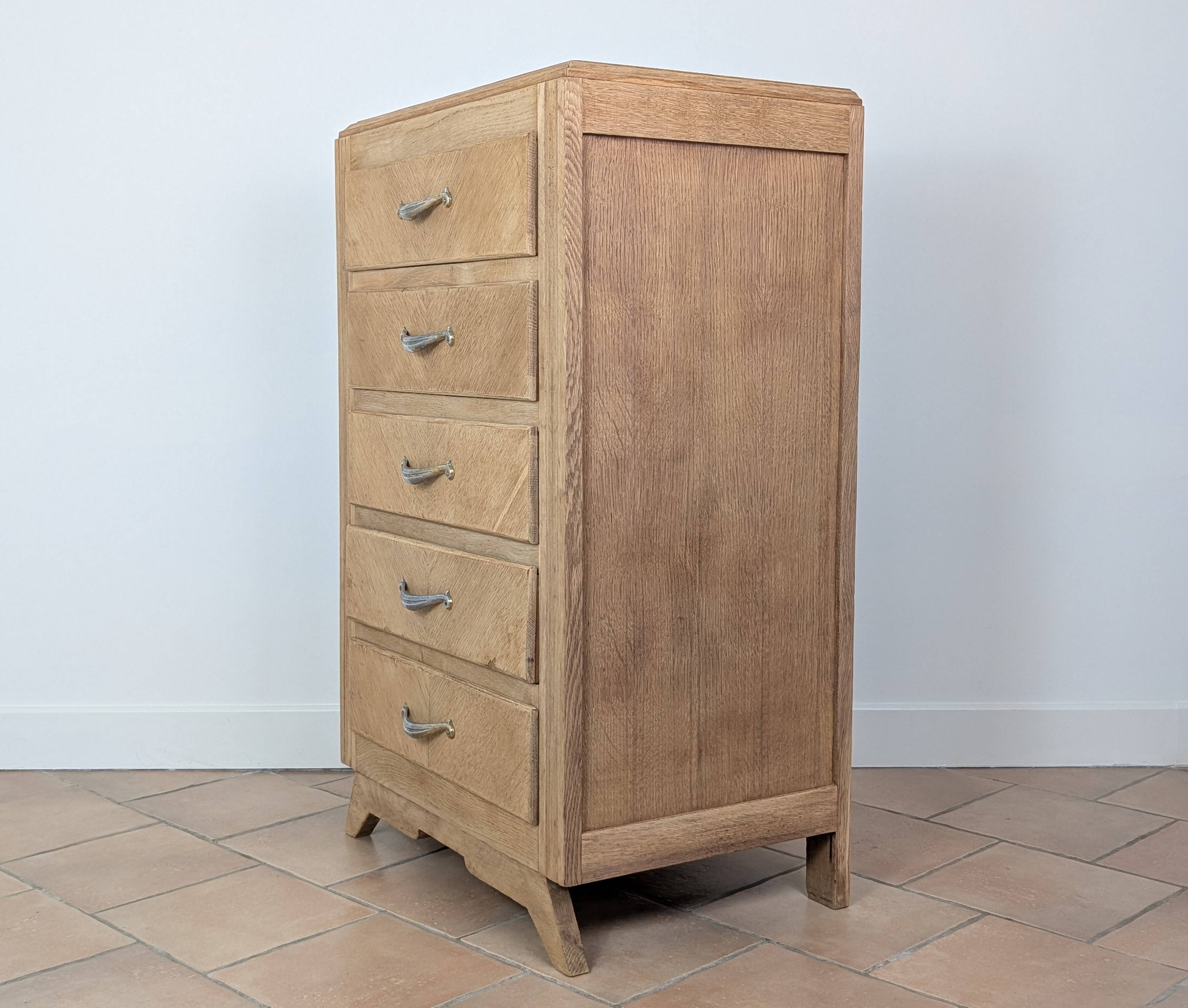 Chest of drawers