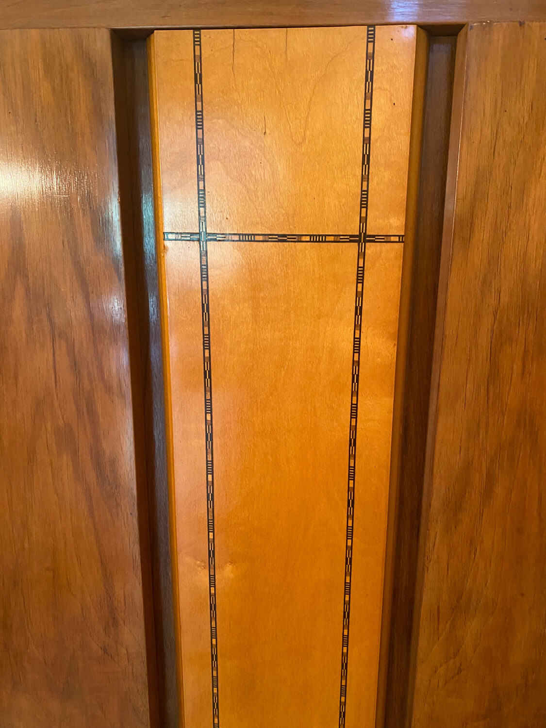 Vintage cabinet 50s feet compass