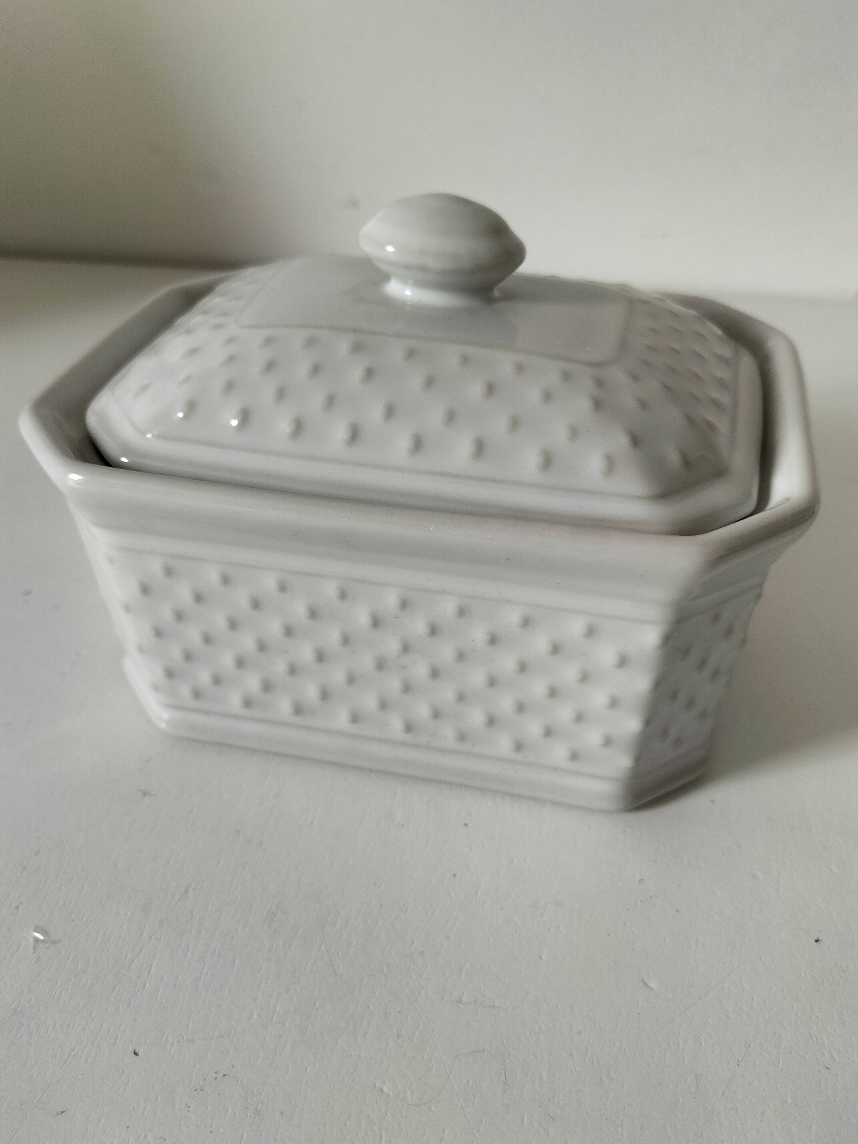 Small white porcelain terrine Geneviève Lethu – graphic relief
