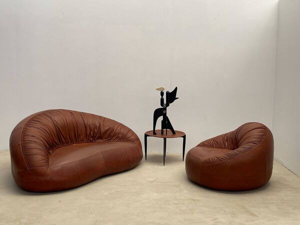 Canapé et fauteuil en cuir Pangolin par Egg Designs