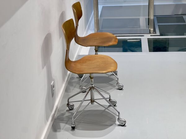 Set de 2 chaises pivotantes Modèle 3113 par Arne Jacobsen, Fritz Hansen, 1960s