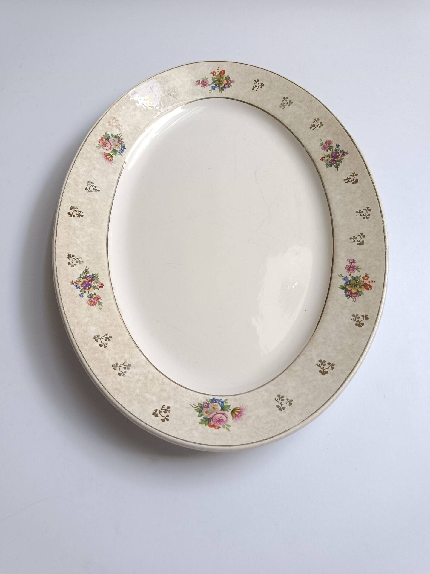 Vintage oval plate Salins model Simone beige with flowers