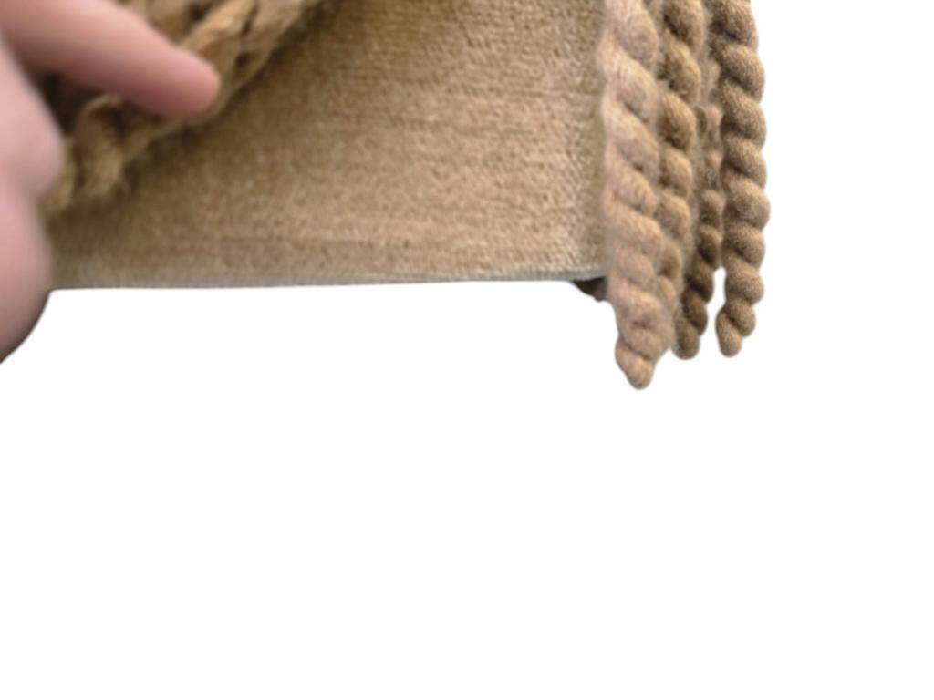 Canapé vintage beige avec franges