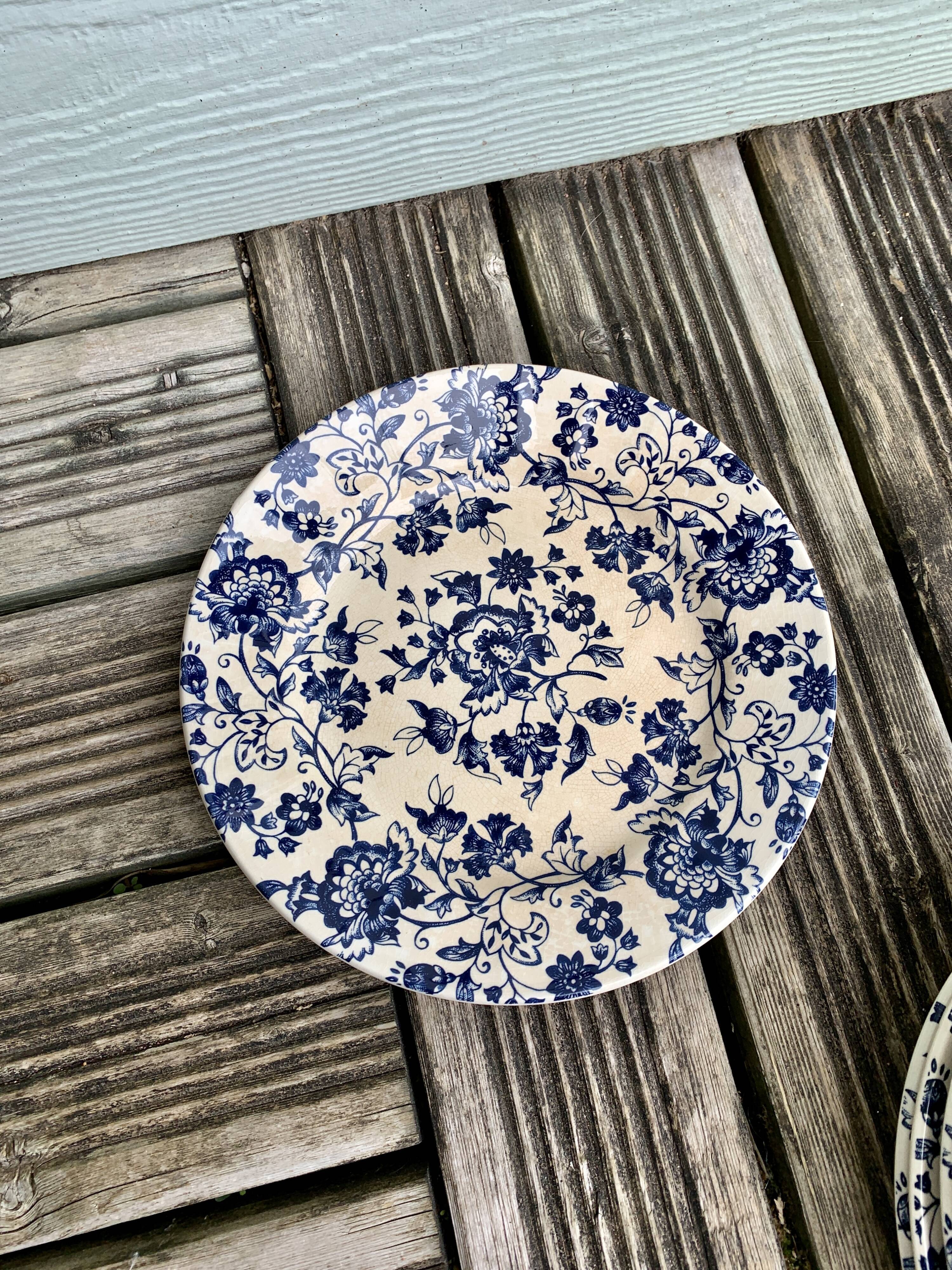 5 vintage plates with blue flowers