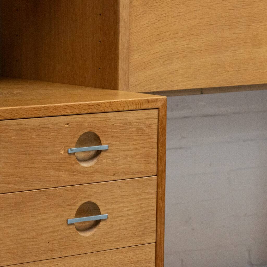 Etagère murale RY 100 par Hans Wegner pour Ry Møbler 1960