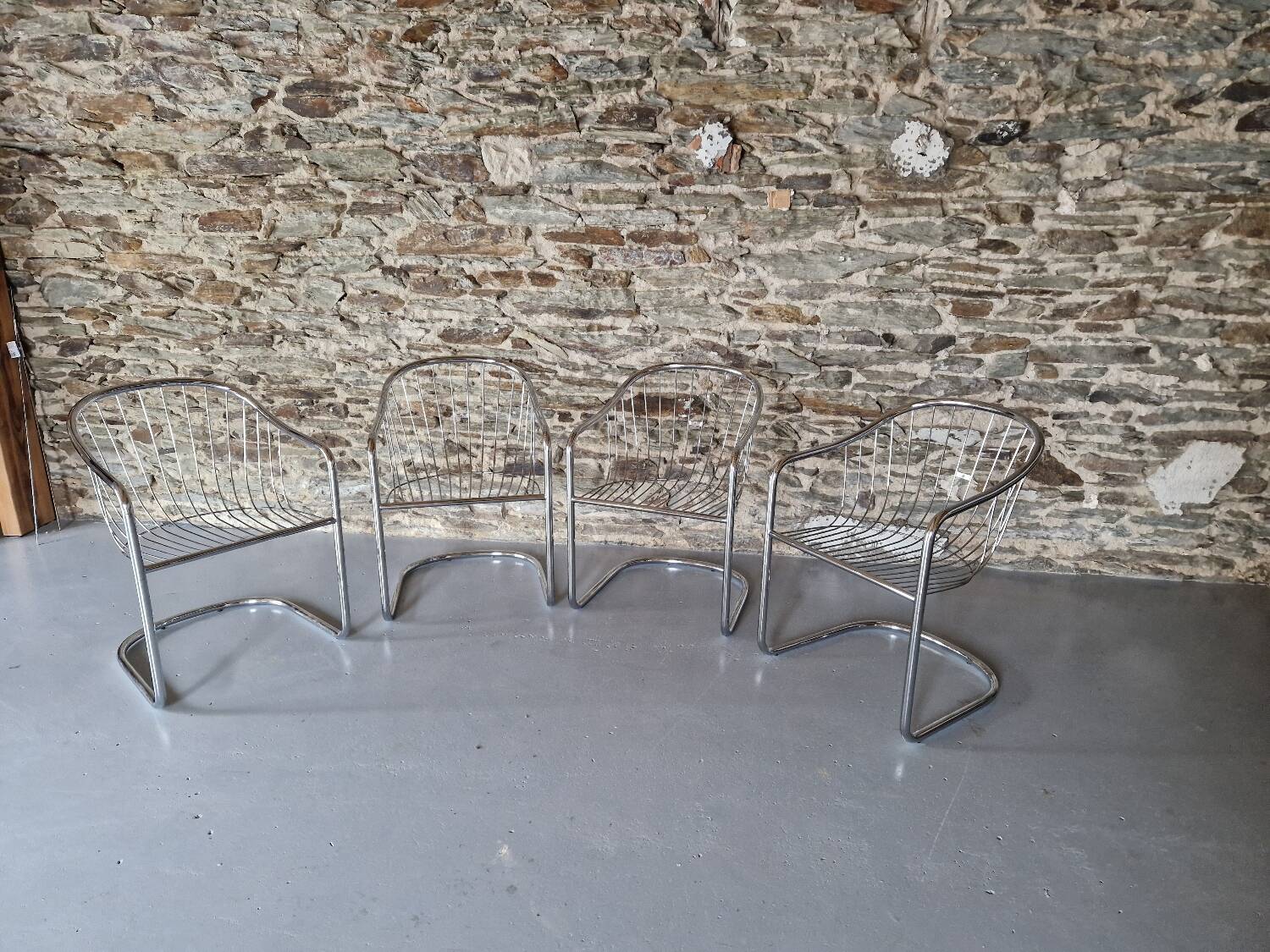 Lot de 4 Chaises à Bras, En Métal Chromé – 1970