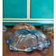 6 assiettes en forme de feuille en verre pressé Arlequin, milieu XXème
