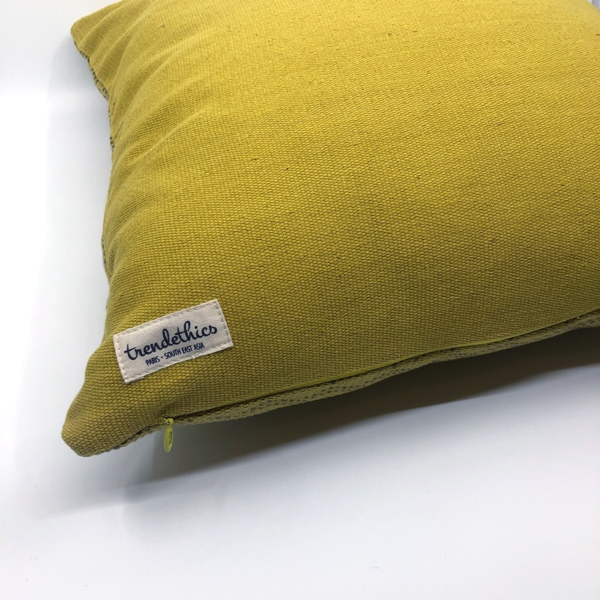 Yellow balu chauung cushion 40x40cm