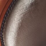 Fauteuil voltaire et un repose pieds