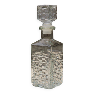 Carafe in chiseled glass
