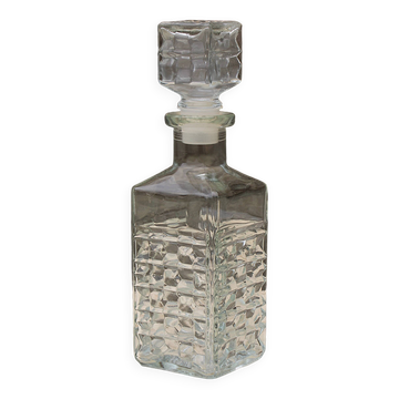 Carafe en verre ciselé