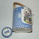Japan :teapot decorated with elegant geisha in kimono