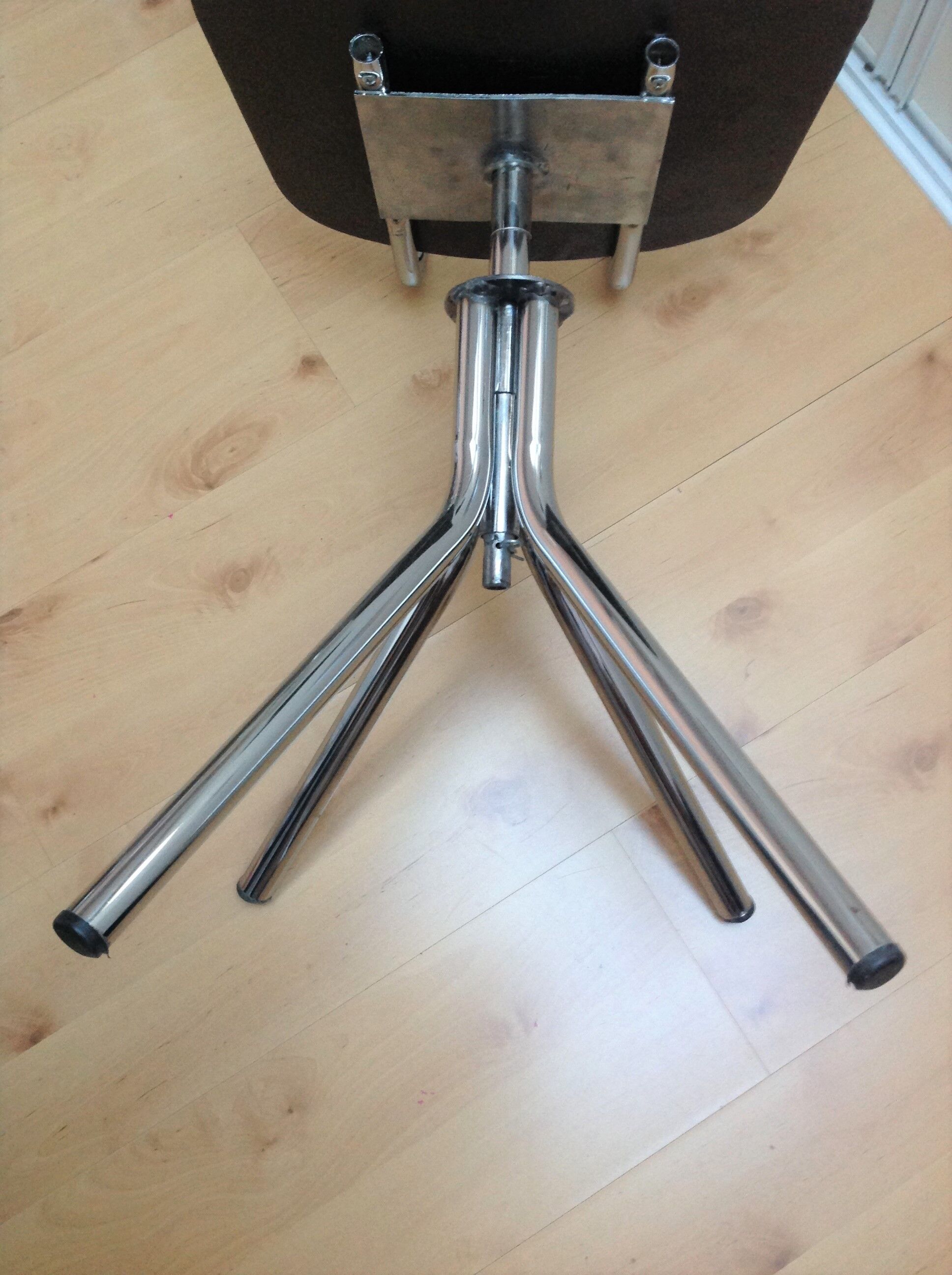 Swivel chair in chromed metal and skai brown years 60-70