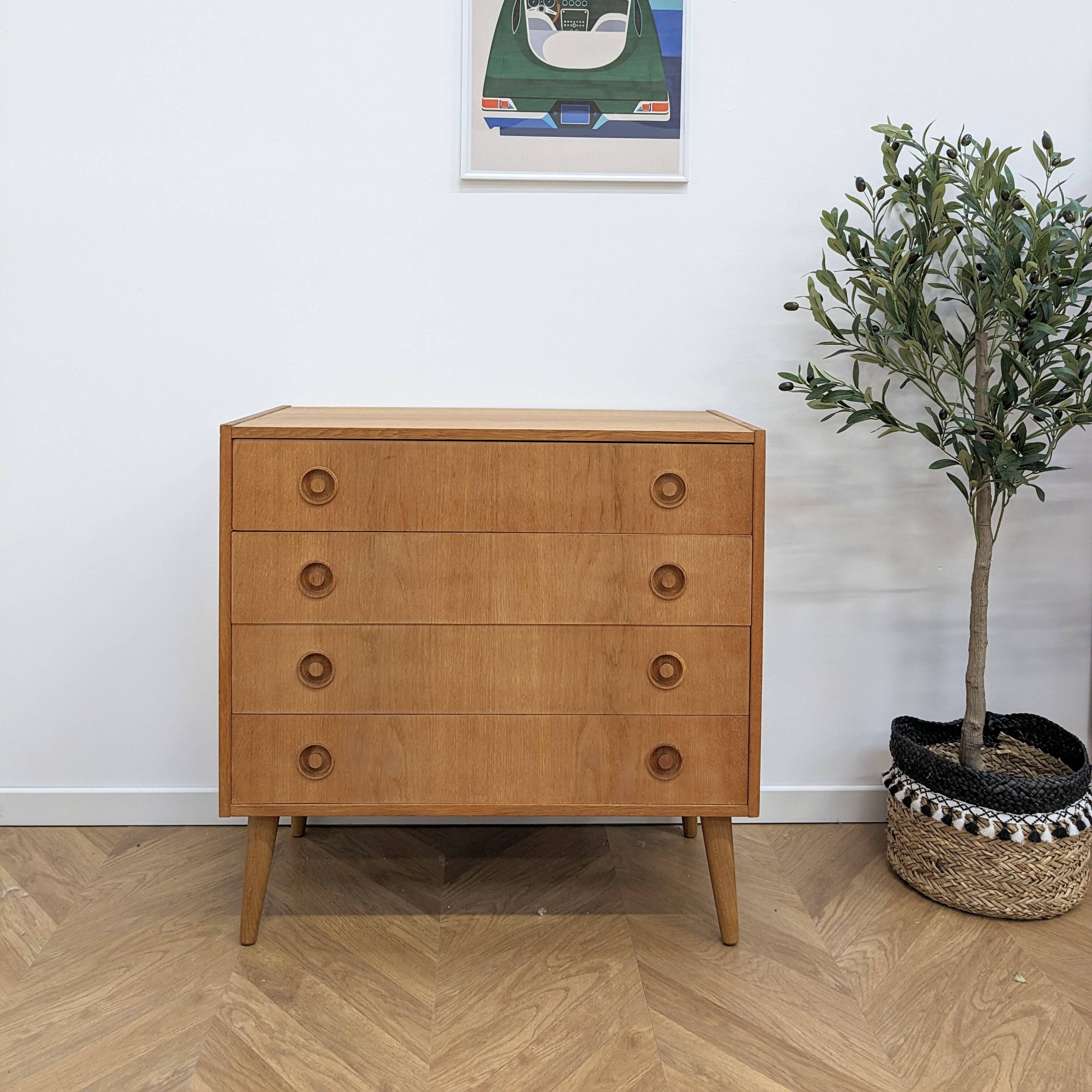 Oak chest of drawers