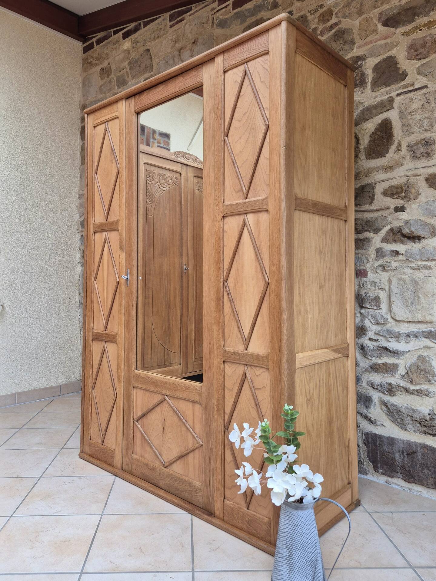 Armoire vintage