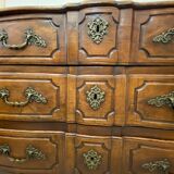 18th style chest of drawers in walnut