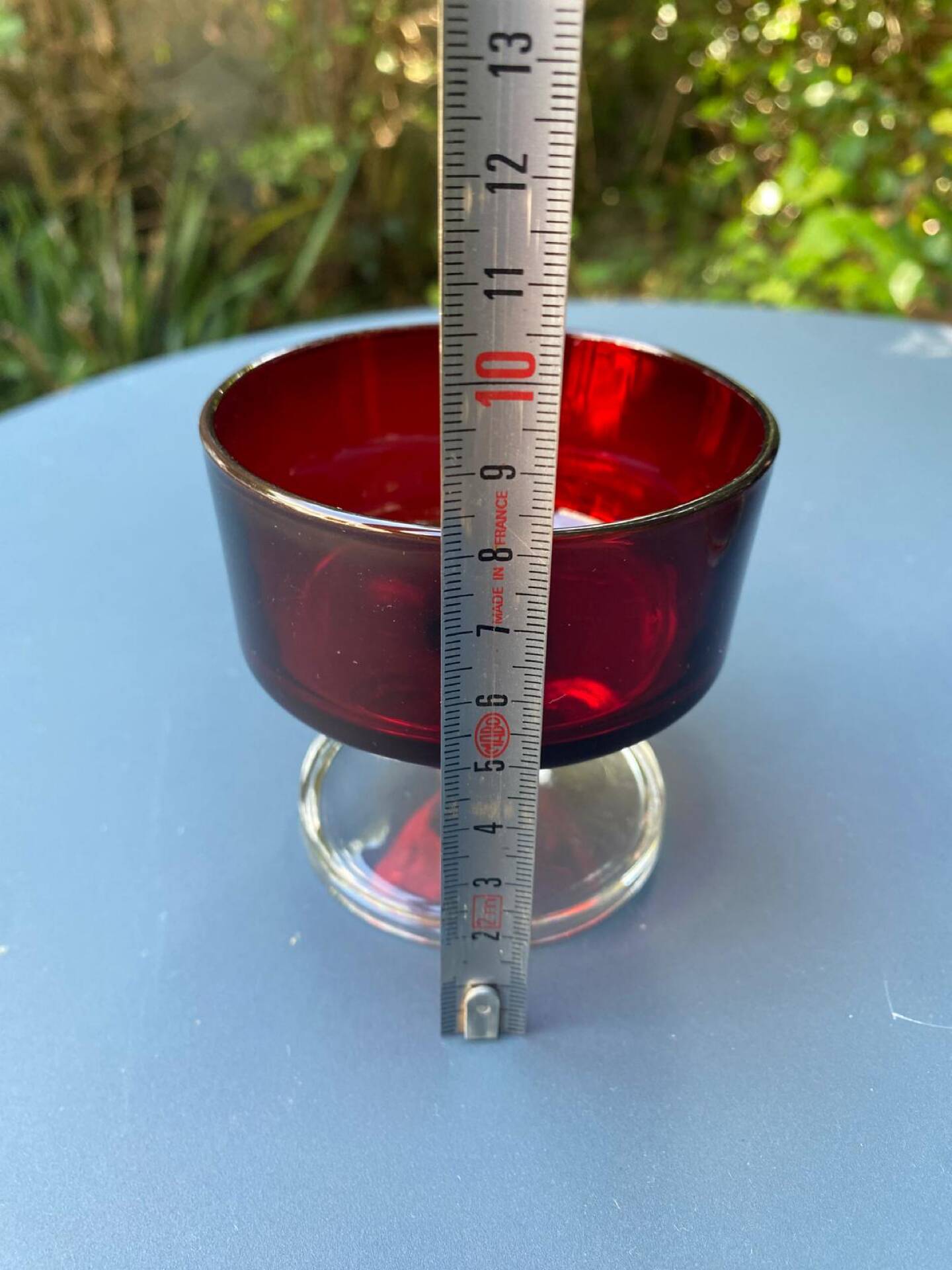 Set of 6 ruby red glass dessert bowls on a pedestal – France – Wine