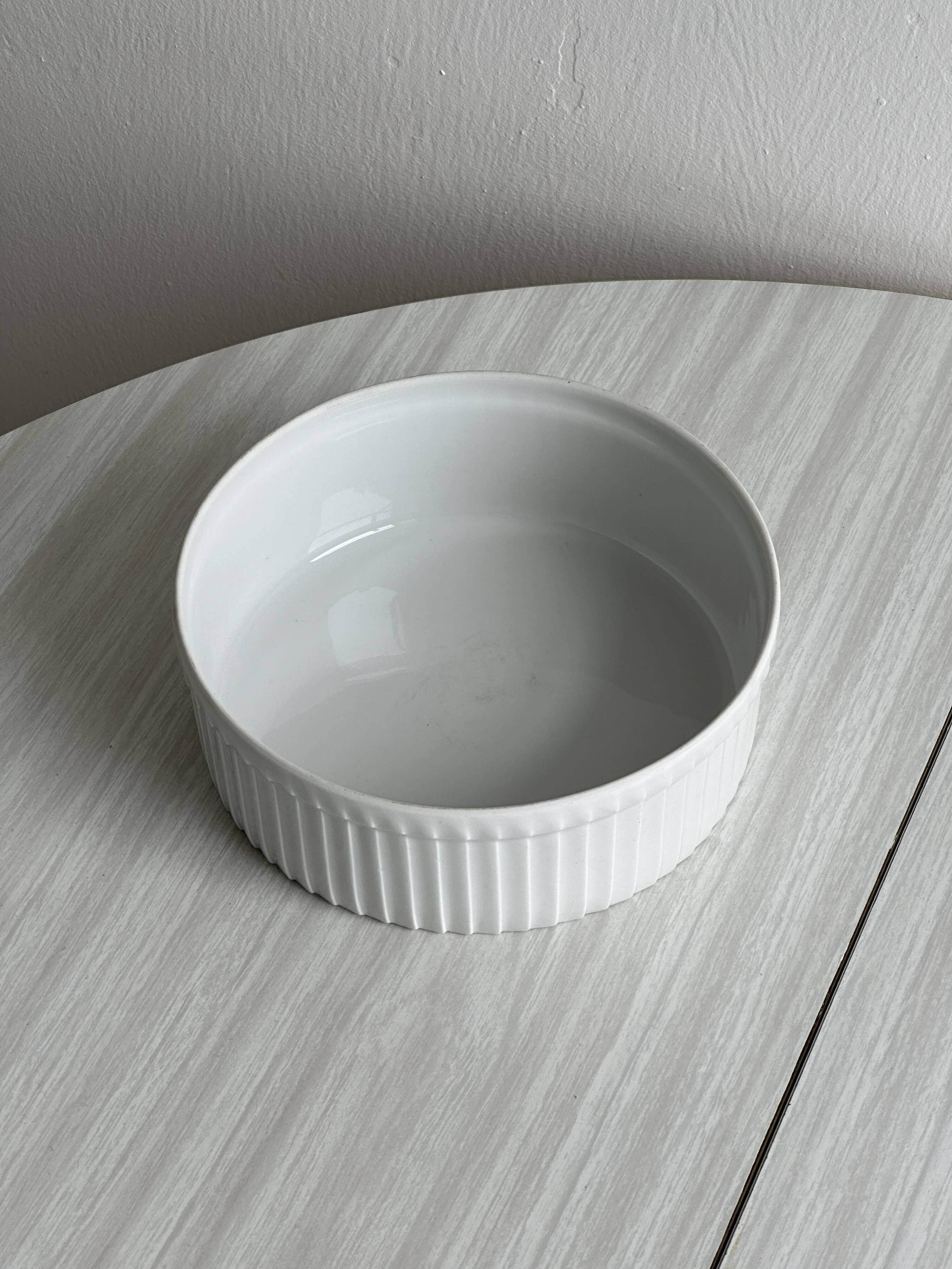 White hollow dish in Pillivuyt porcelain