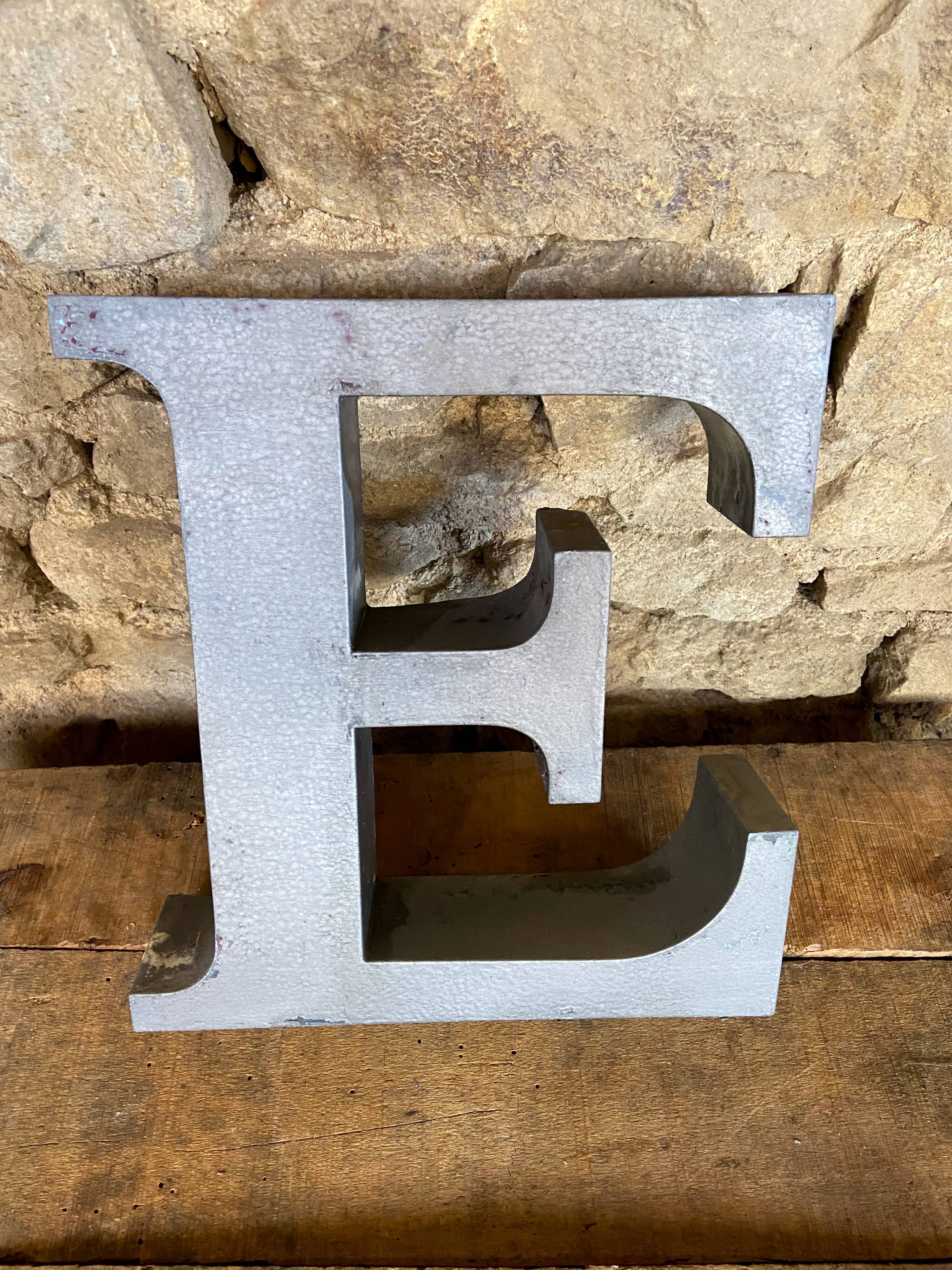 Letter metal - e