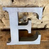 Letter metal - e