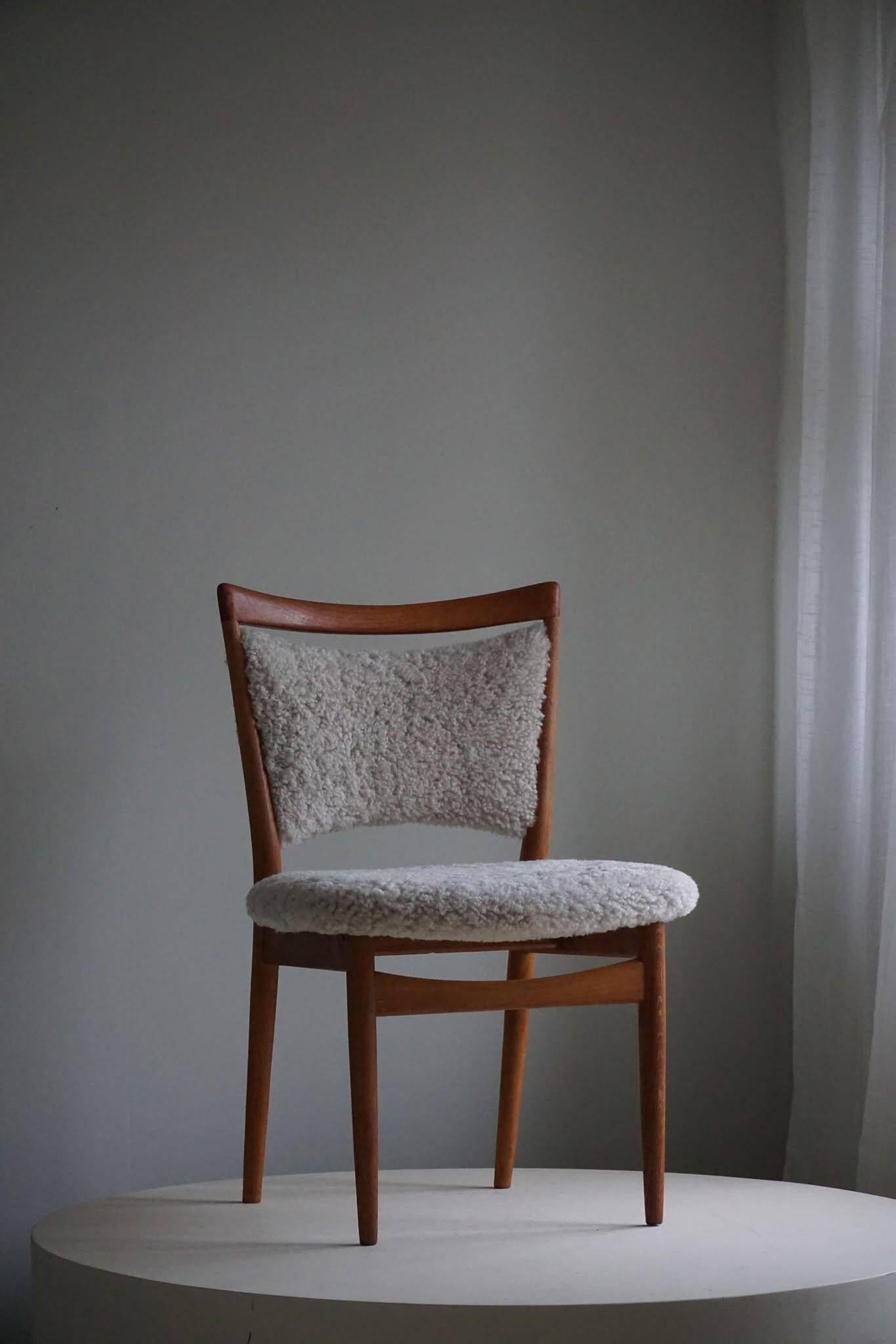 Ensemble de 6 chaises danoises modernes en chêne et laine d'agneau, modèle SW86 par Finn Juhl, 1953