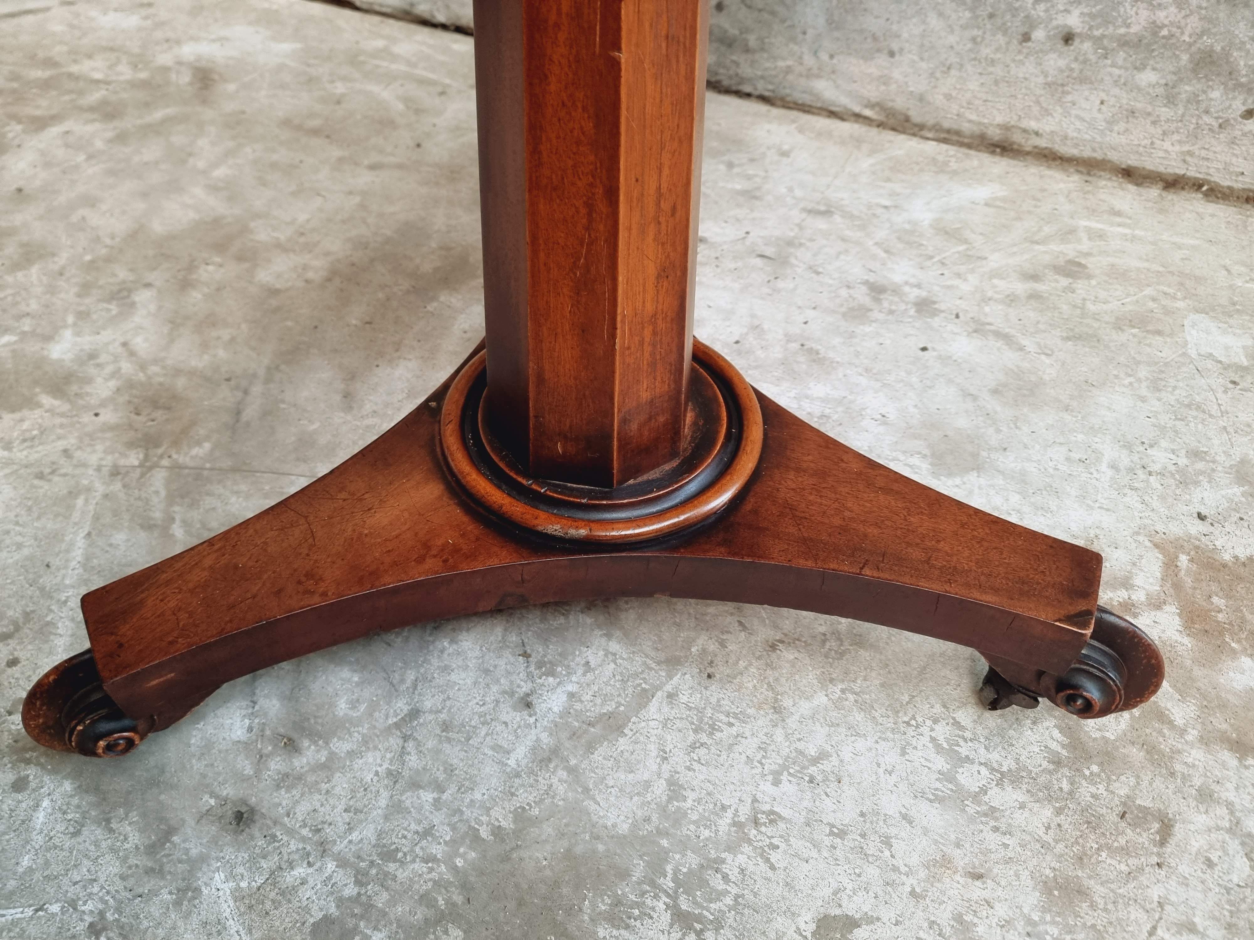 Antique table round dining table 19th century tilt top table