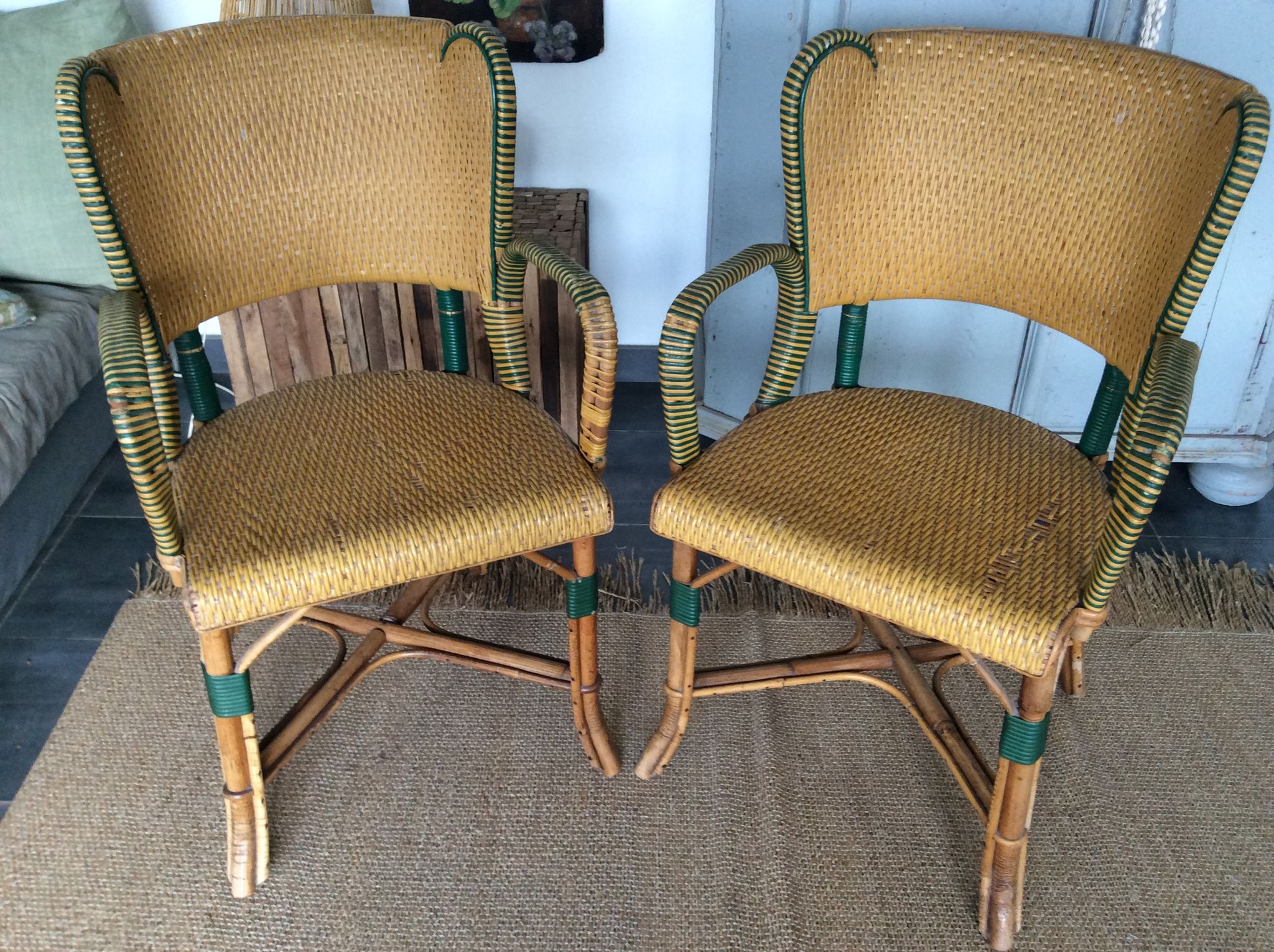 Paire de fauteuils en rotin