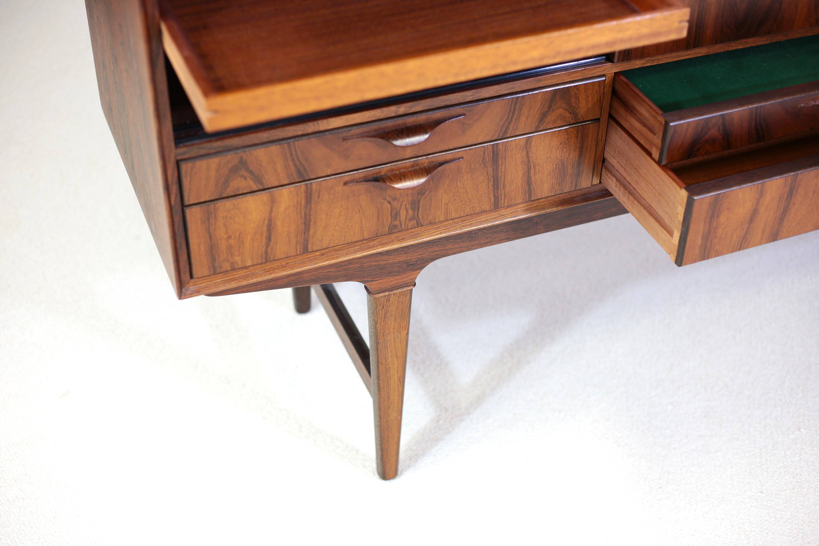 High enfilade in rosewood